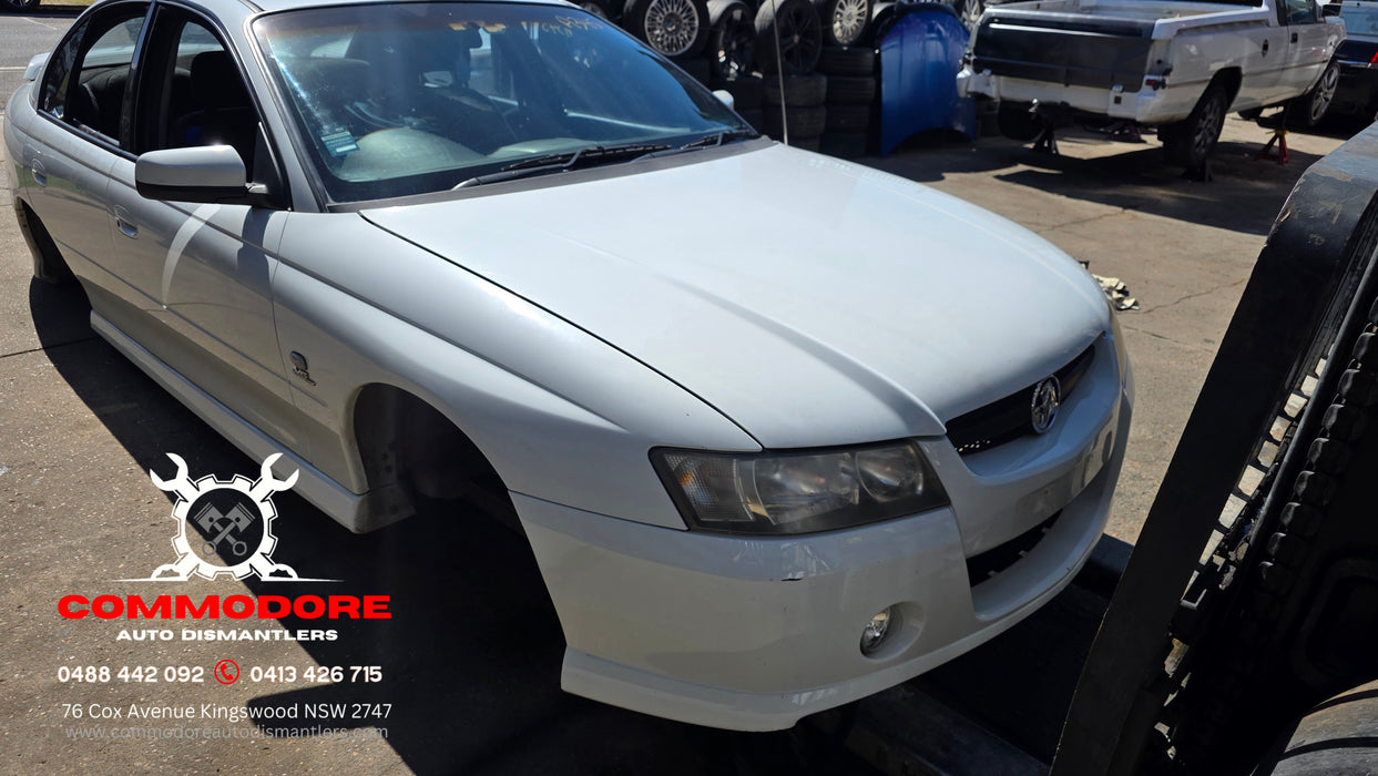 A345 - VZ Holden Commodore SV6 Sedan - Herron White #679F