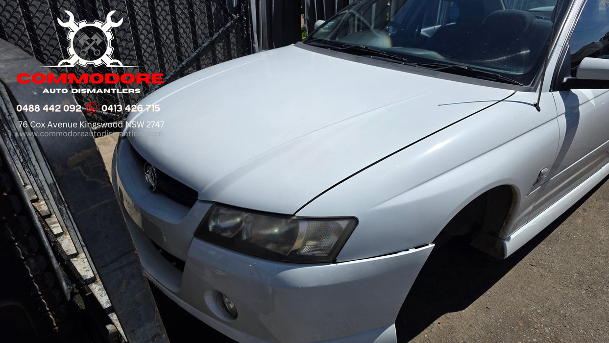 A345 - VZ Holden Commodore SV6 Sedan - Herron White #679F