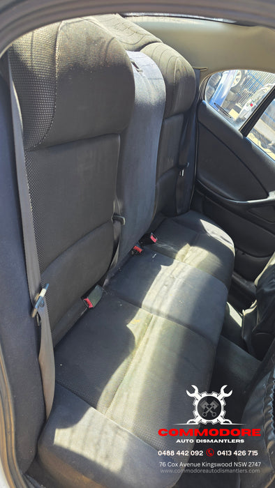 a345 - VZ SV6 Holden Commodore Sedan - Seats (Front and Rear)