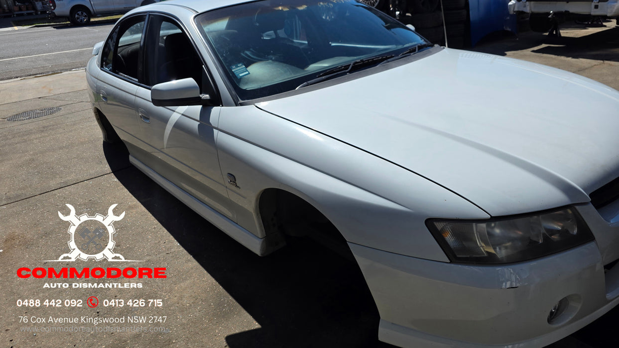 A345 - VZ Holden Commodore SV6 Sedan - Herron White #679F