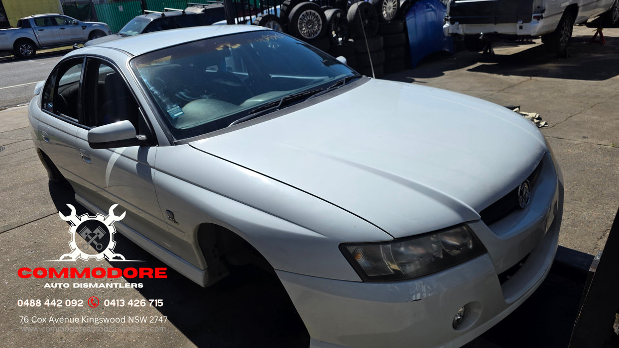 A345 - VZ Holden Commodore SV6 Sedan - Herron White #679F
