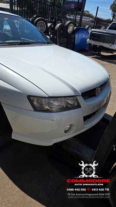 A345 - VZ Holden Commodore SV6 Sedan - Herron White #679F