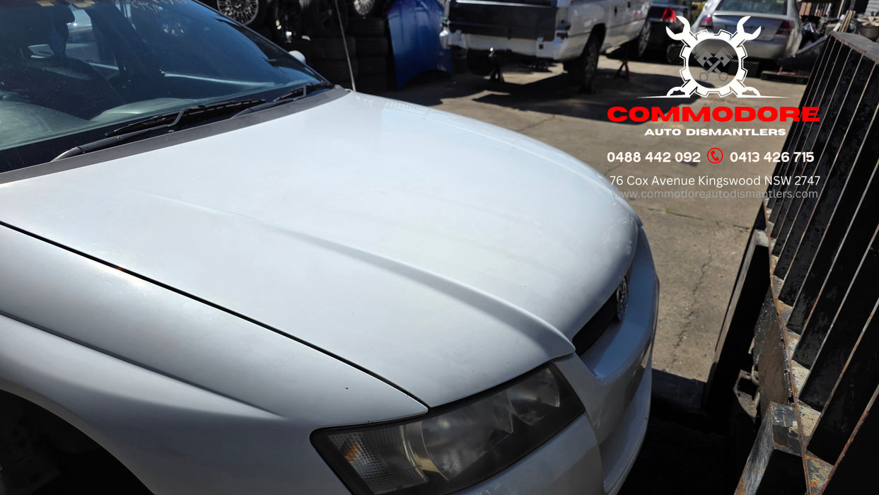 A345 - VZ Holden Commodore SV6 Sedan - Herron White #679F