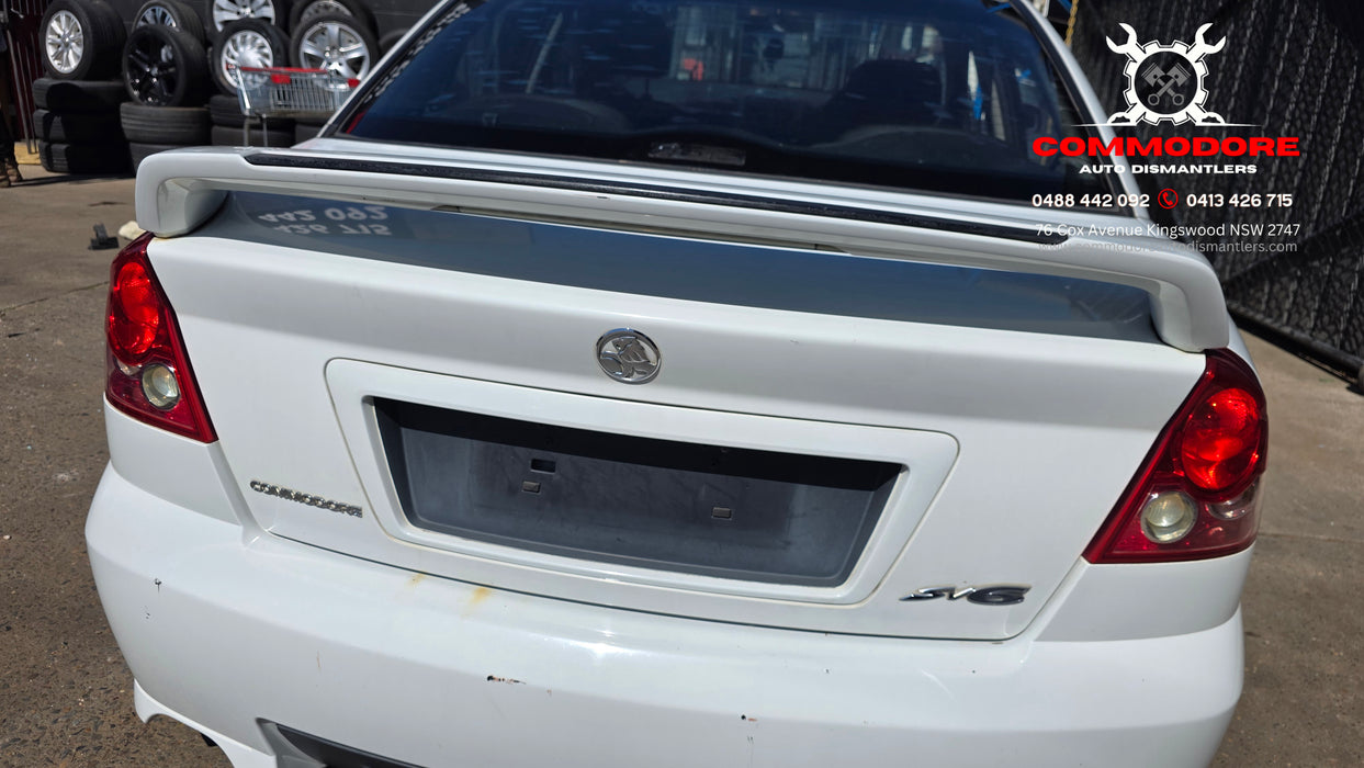 A345 - VZ Holden Commodore SV6 Sedan - Herron White #679F