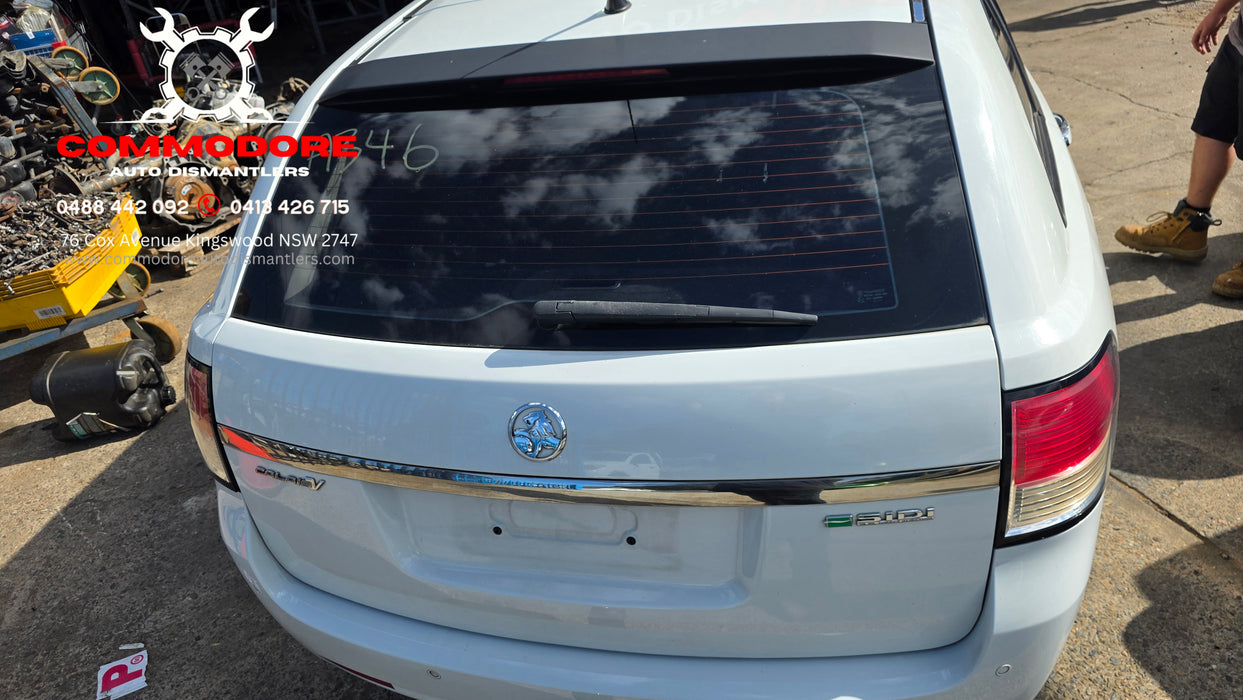 A346 - VE Holden Calais V Wagon - Herron White #679F 282,XXXkms