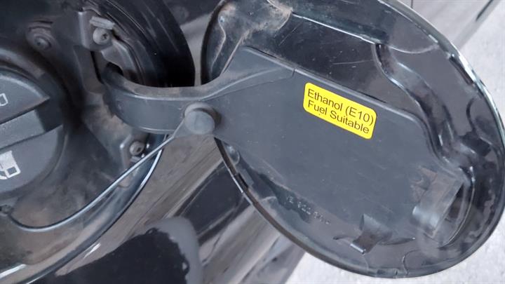 A202 - VE Holden Commodore Series I Sedan - Fuel Flap Actuator