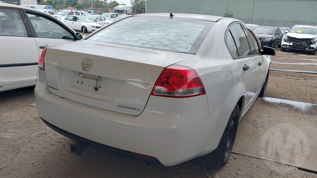 A223 - VE OMEGA SEDAN - Passenger's Front Door Herron White #679F