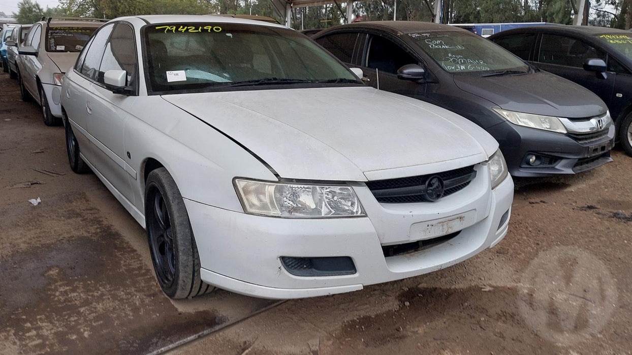 A209 - VZ Holden COMMODORE Equipe - Boot Garnish - HERON WHITE #679F