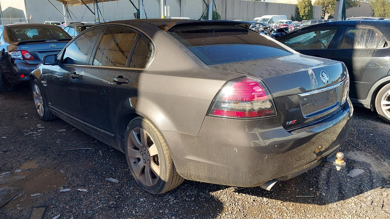 A221 - VE HOLDEN CALAIS SERIES I (2006) - Cluster LY7 V6 AUTO - 198, 674kms (LVL 3 AGU) P/N: 92199370