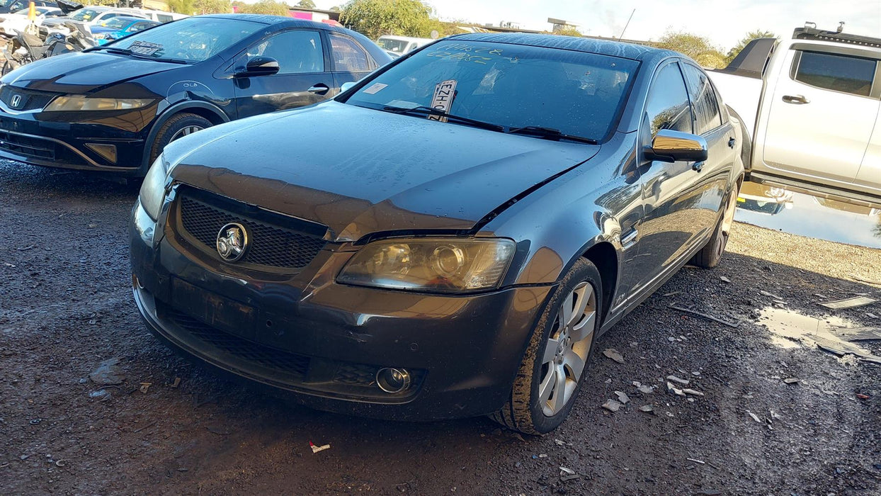 A221 - VE HOLDEN CALAIS SERIES I (2006) - Cluster LY7 V6 AUTO - 198, 674kms (LVL 3 AGU) P/N: 92199370