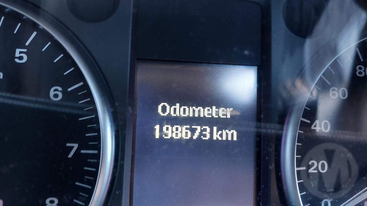 A221 - VE HOLDEN CALAIS SERIES I (2006) - Cluster LY7 V6 AUTO - 198, 674kms (LVL 3 AGU) P/N: 92199370