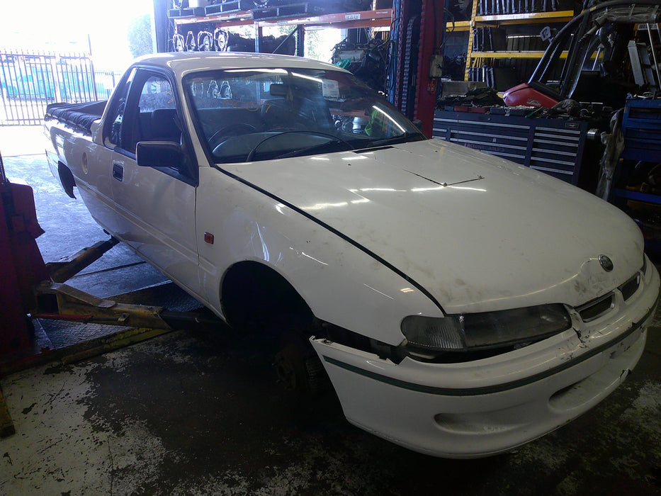 A087 - VR HOLDEN COMMODORE UTILITY - PASSENGER'S Front Door - PAINT CODE ALASKAN WHITE #J064