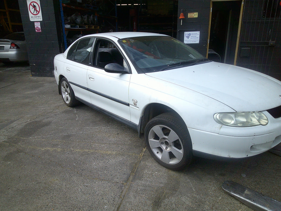 A096 - VY VZ,VY,VX,VT HOLDEN COMMODORE Sedan - Seatbelt Passenger Front Grey