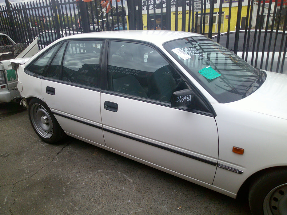 A092 - VR Holden Commodore Sedan SI (1994) - V6 AUTO Cluster LG2 - 233, 304km (RM) P/N: 92047693