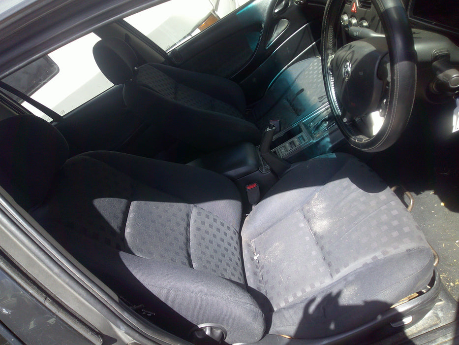 A095 - VY HOLDEN CREWMAN - Seatbelt Passenger Rear Black