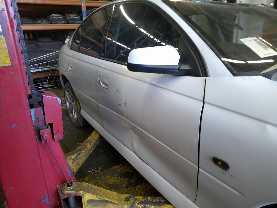 A053 - VZ SS Holden Commodore Sedan - Sideskirts (pair) White