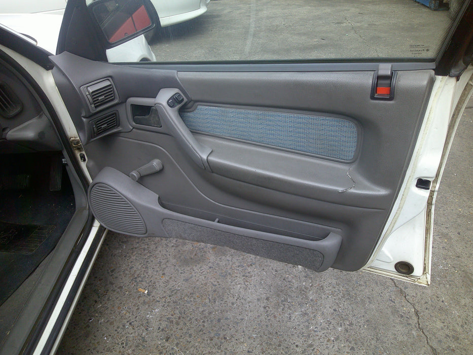 VN / VP / VR / VS Holden Commodore - DRIVER'S FRONT - Internal Door Pull Handle / Trim #15i