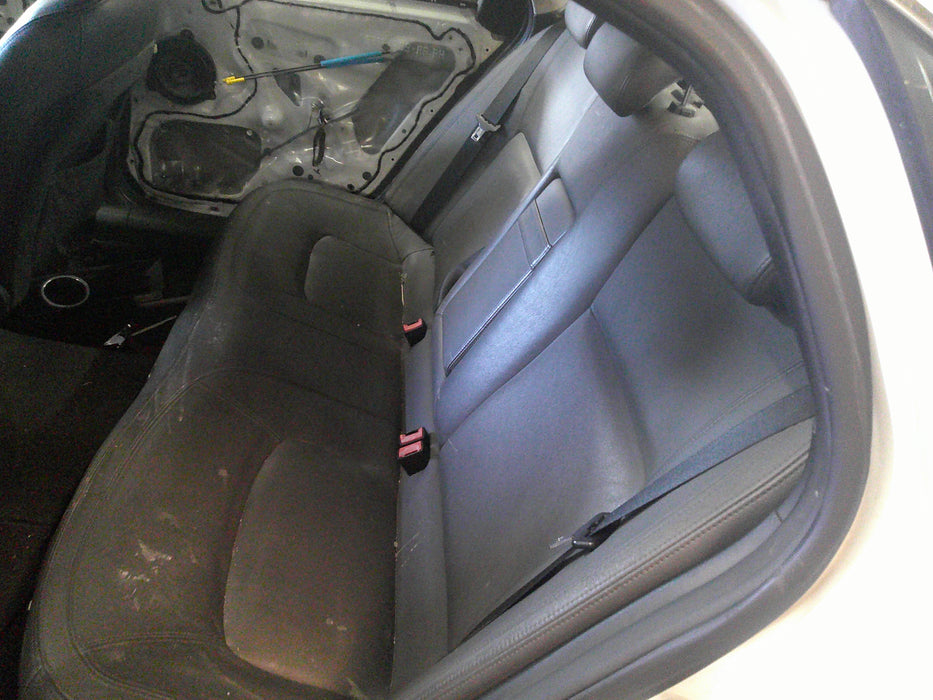 A077 - WM HOLDEN STATESMAN - Rear Seats Leather - Grey