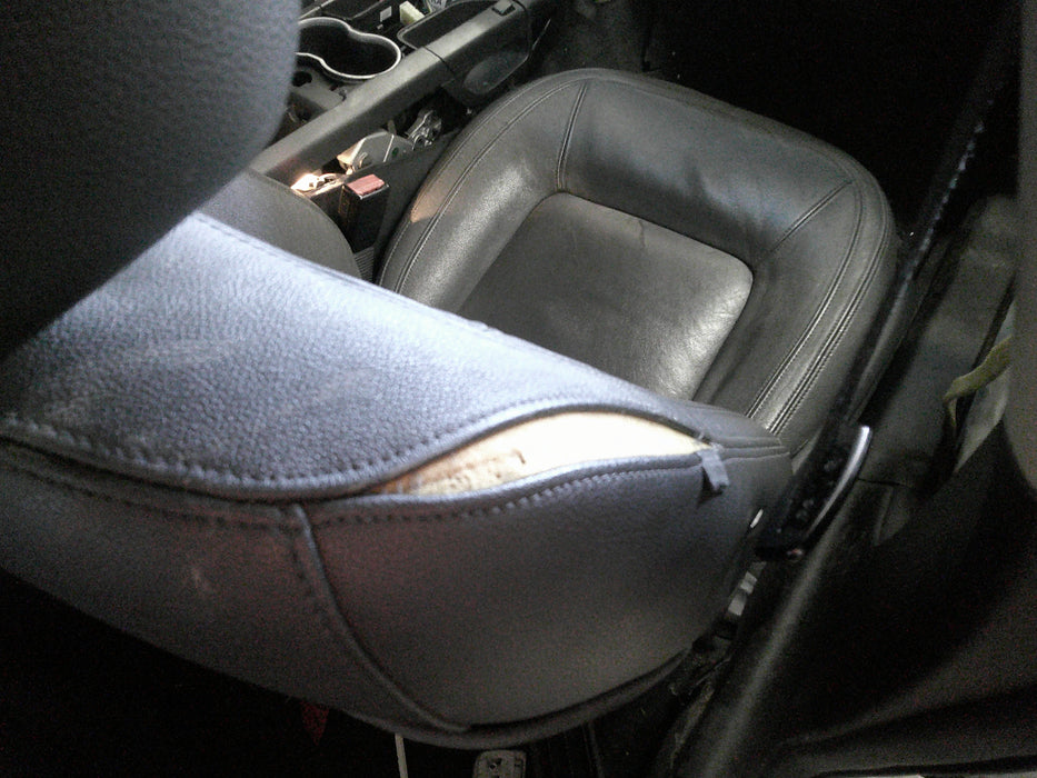 A077 - WM Holden Statesman/Caprice - Front Leather Seats (PAIR) - Grey
