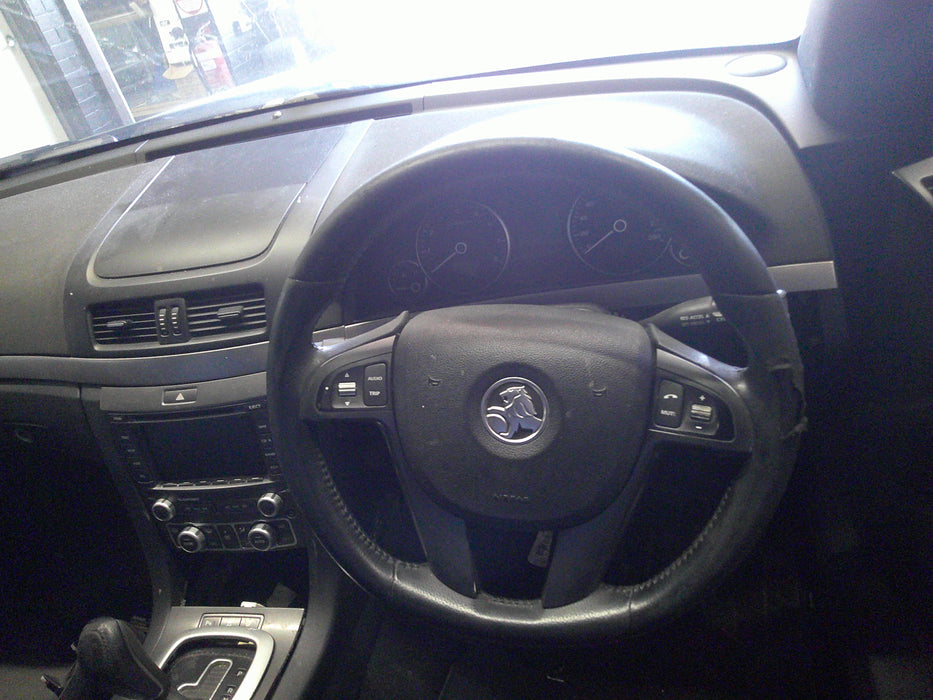 A060 - VE SERIES I Holden Calais Sedan - Blaupunkt Stereo