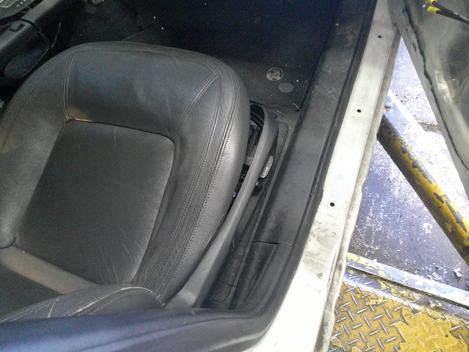 A077 - WM HOLDEN STATESMAN - Front Leather Seats (pair) with seatbelt stalks - Grey