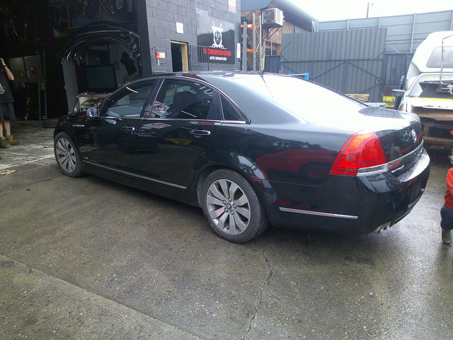 A079 - WM Holden Caprice V Sedan - Rear Bar - PHANTOM BLACK #690F