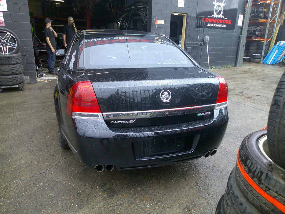 A079 - WM Holden Caprice V Sedan - Rear Bar - PHANTOM BLACK #690F