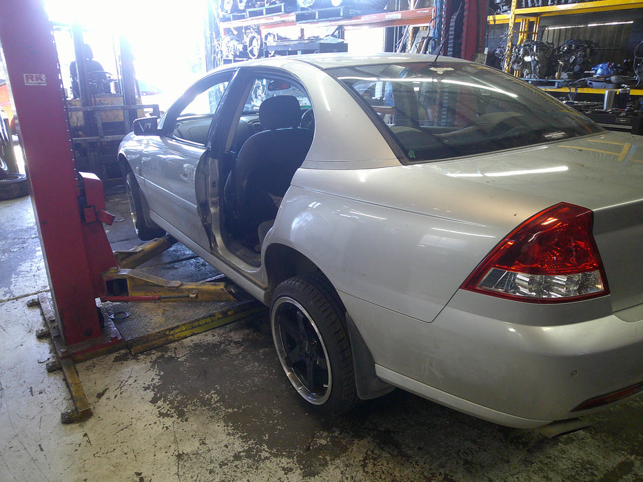 A074 - VY VZ,VY,VX,VT HOLDEN COMMODORE Sedan - Seatbelt Rear centre Black