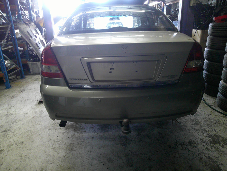 A061 - VZ,VY,VX,VT HOLDEN COMMODORE SEDAN - Seatbelt Centre Rear (Black)
