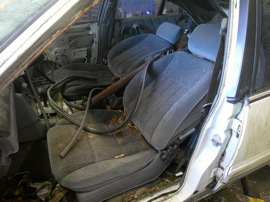 A082 - VS HOLDEN STATESMAN - Seatbelt DRIVERS REAR Trim #15i