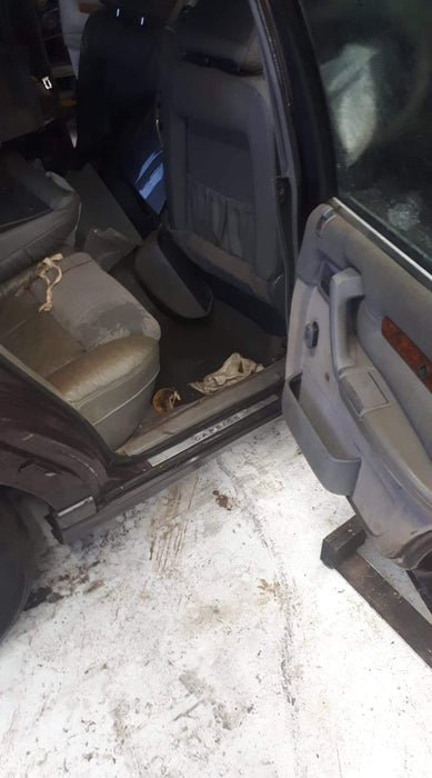 A038 - VS HOLDEN STATESMAN CAPRICE - Seatbelt Passenger Front Grey