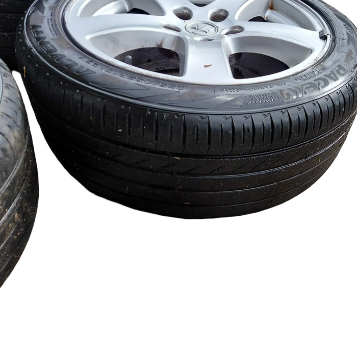 A304 - VZ Holden Commodore SEDAN - Wheel / Tyre 17" (4pc SET) 235 / 45ZR17
