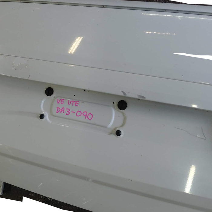 da3-090 VE Holden Commodore SS Utility Tailgate with Hinges and Numberplate Garnish Herron White #679F
