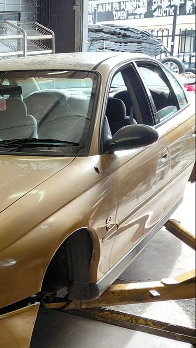 EX004 - VX Holden Commodore Sedan SII - Antenna Bezzel