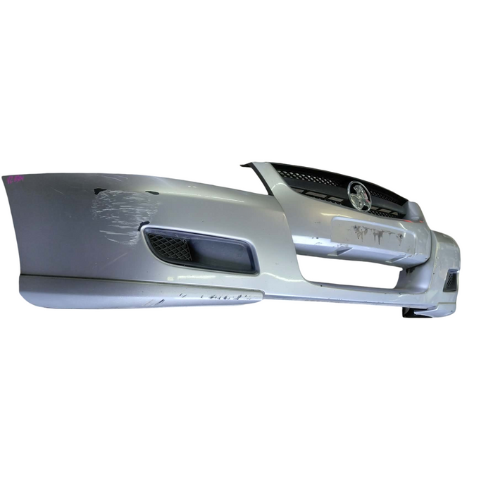 A304 - VZ Holden Commodore SEDAN - Front Bar w/ Upper Grille GENUINE - SILVER #470G