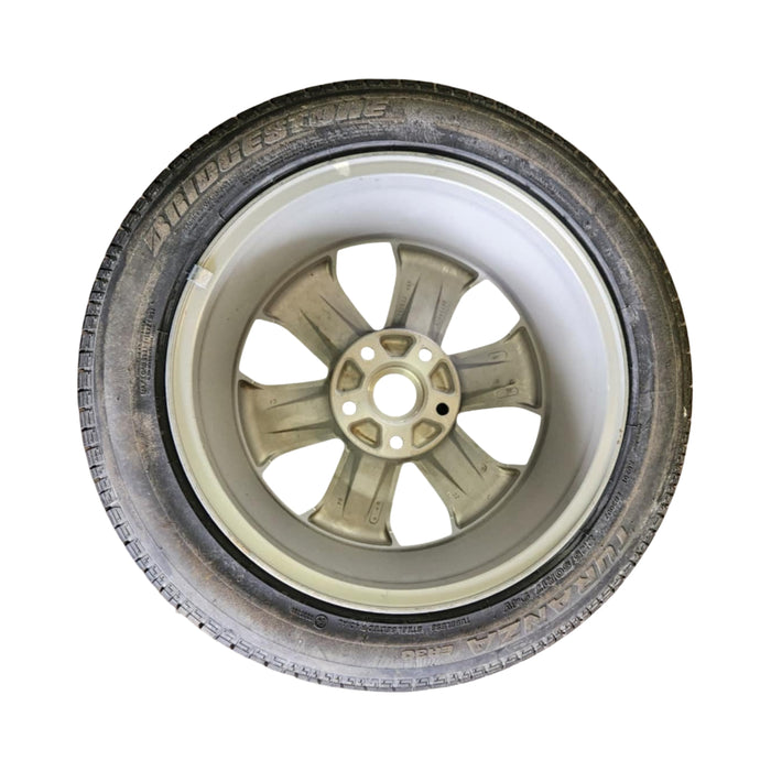 #vyss011 - WK Holden Caprice  - 17" Wheel with Tyre (like new)