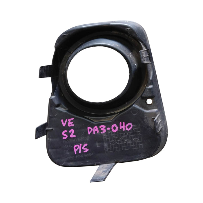 da3-040 VE Holden Commodore Series II - PASSENGER Side Fog Light Bezel