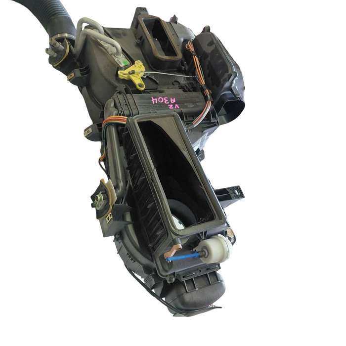 A304 - VZ Holden Commodore SEDAN (2005) - Heater Box V6 AUTO LEO