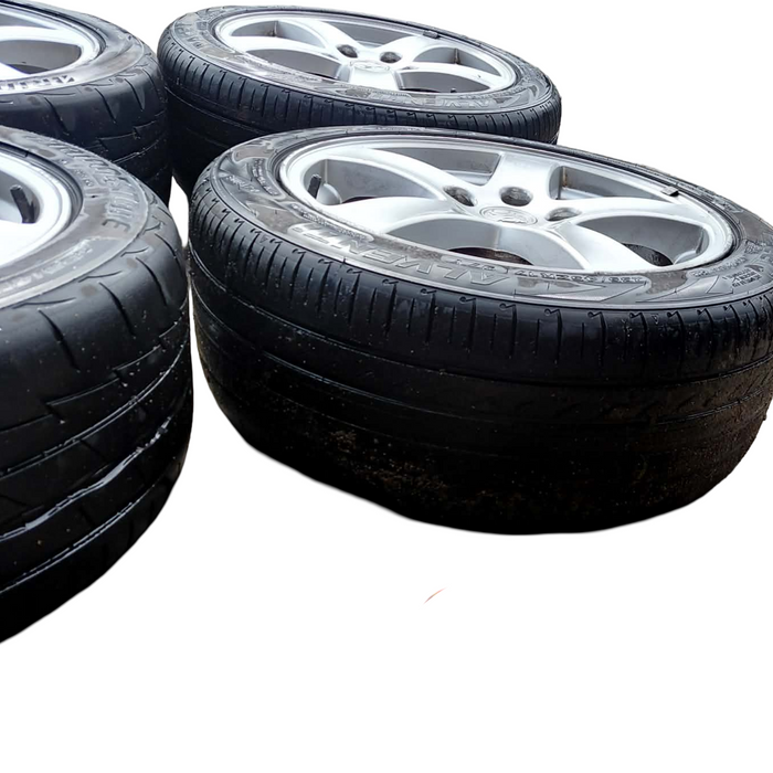 A304 - VZ Holden Commodore SEDAN - Wheel / Tyre 17" (4pc SET) 235 / 45ZR17