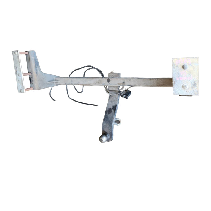 A263 - VS Holden Executive Wagon - Towbar with flat tongue Towball / Gooseneck