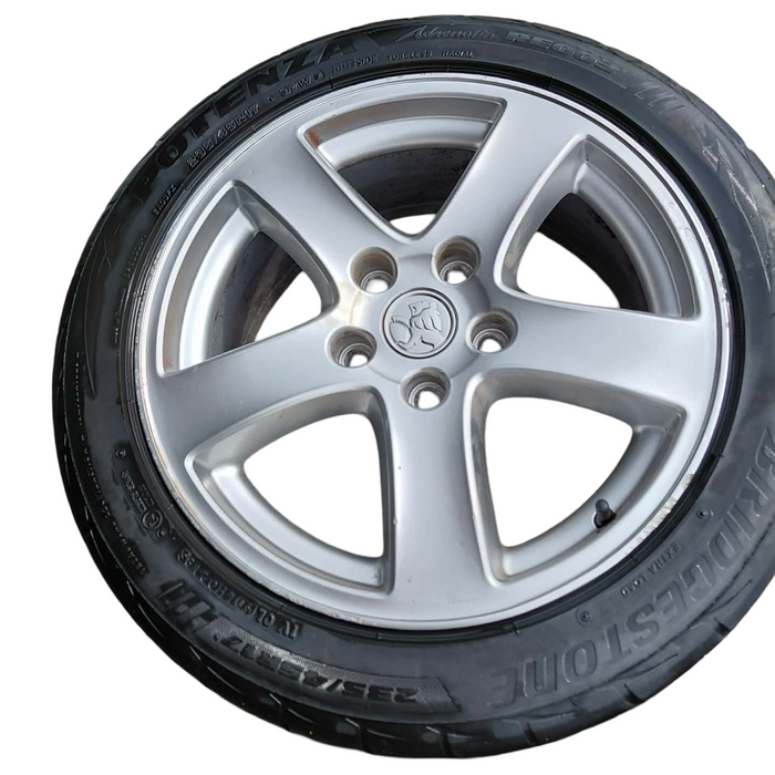A304 - VZ Holden Commodore SEDAN - Wheel / Tyre 17" (4pc SET) 235 / 45ZR17