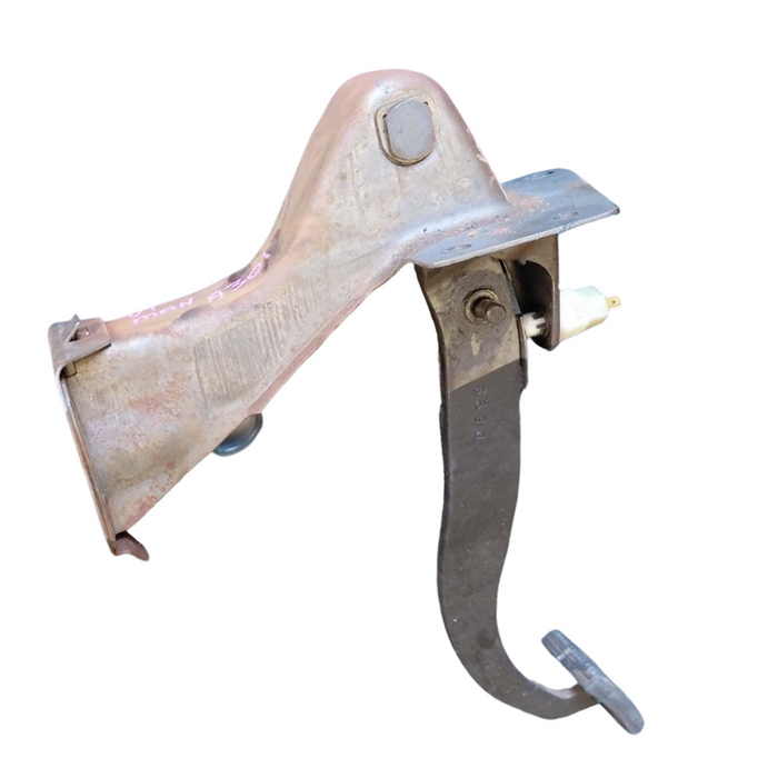 A301 - VT HOLDEN COMMODORE WAGON - Brake Pedal GENUINE V6 MANUAL