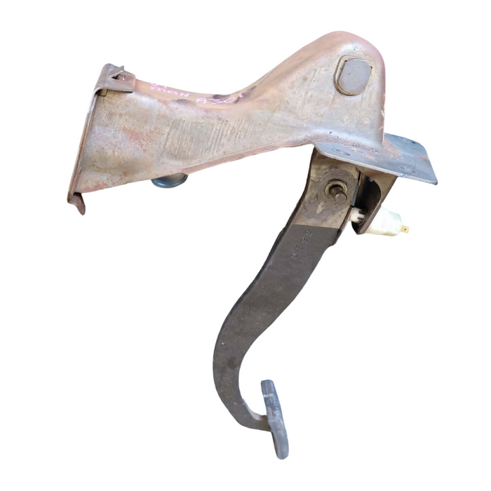 A301 - VT HOLDEN COMMODORE WAGON - Brake Pedal GENUINE V6 MANUAL