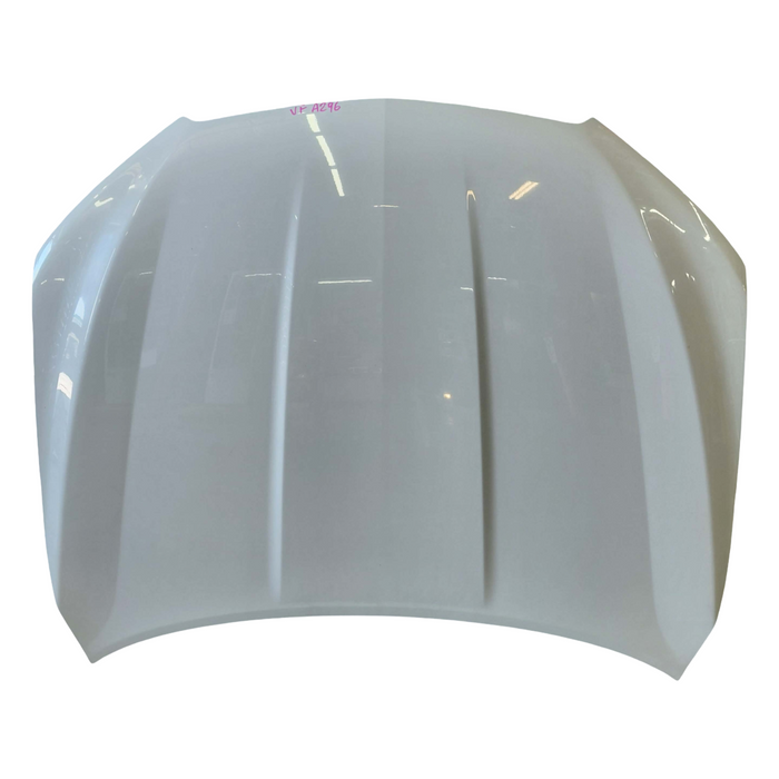 A296 VF Holden Calais V - Bonnet White #679F