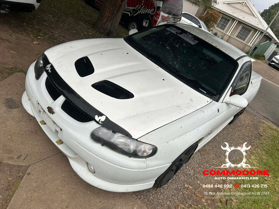 VUSS003 - VU SS HOLDEN COMMODORE - Front Bar with Fog Lights & Upper Grille - HERON WHITE #J073