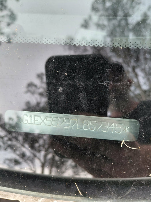 A320 - VE / Holden Calais Sedan, Auto Paint Code #J073 Herron White