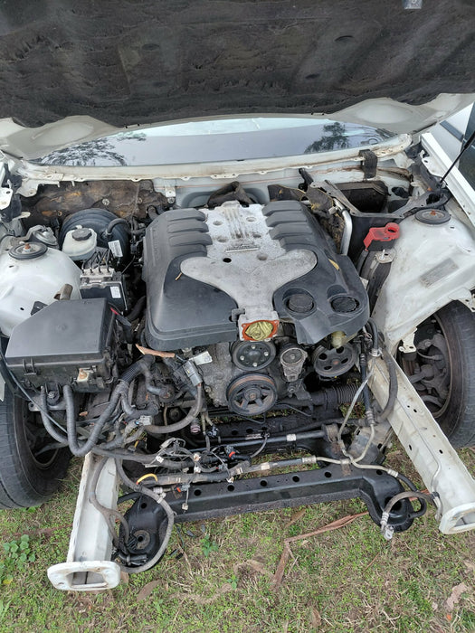 A320 - VE / Holden Calais Sedan, Auto Paint Code #J073 Herron White
