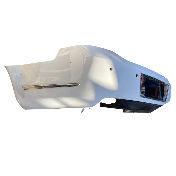 Da2108 - WM / WN Holden Statesman / Caprice - Rear Bar w/ Chrome Trim - Herron White #J073