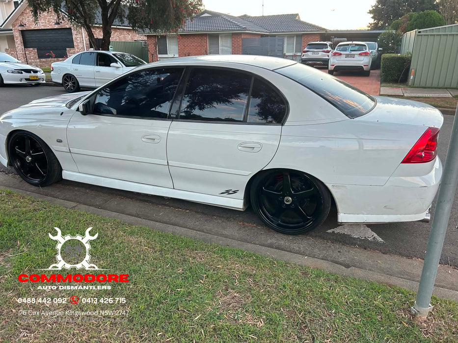 JMSS - VY SS Holden Commodore SEDAN - Passenger's Front Guard w/ Blinker - HERON WHITE #679F
