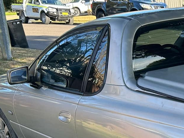 A225 - VZ Holden Commodore Utility - UTE Quarter Window Glass Passenger's Side